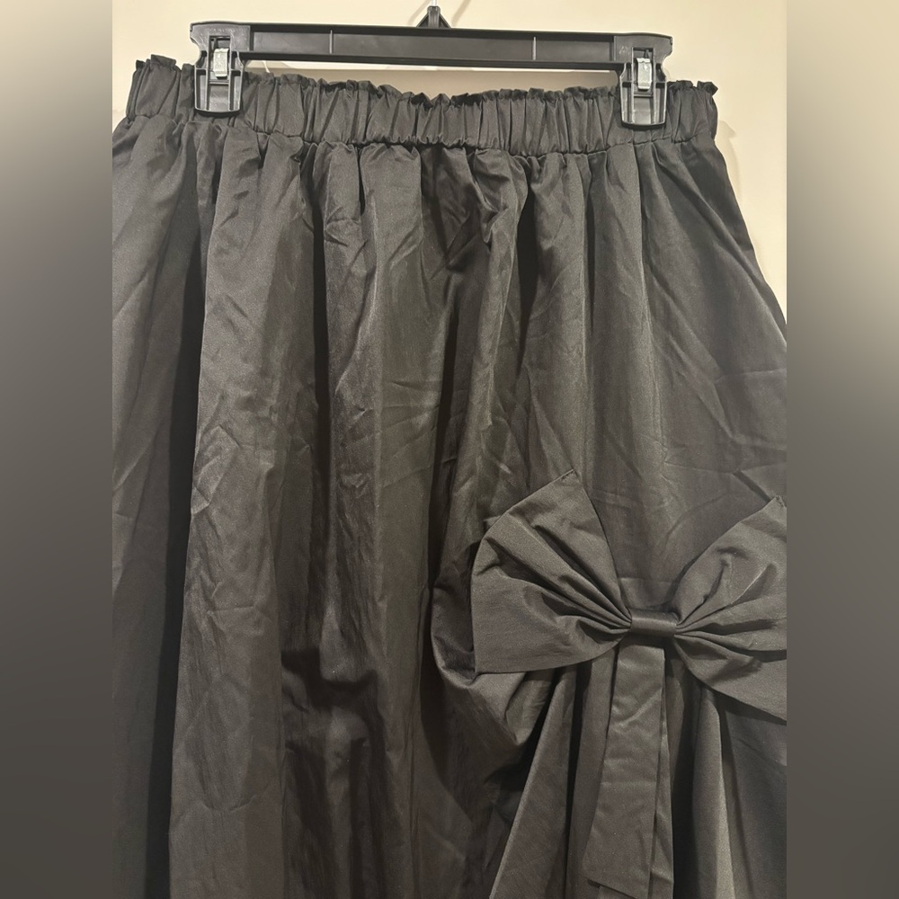 Gracia Black Asymmetrical Bubble Midi Skirt - Picture 6 of 12